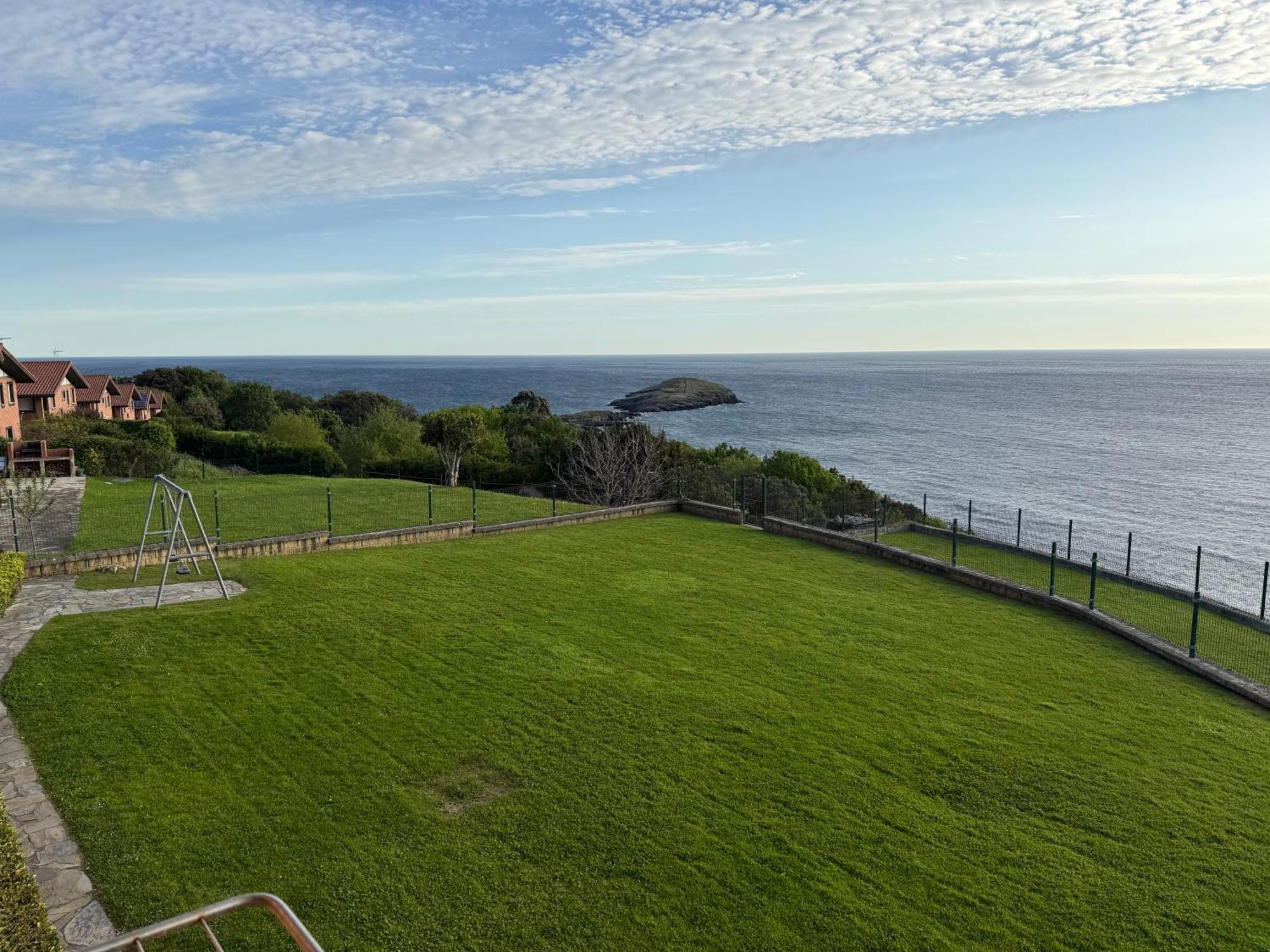 Villa La Ballena De Sonabia Orinon Exteriör bild