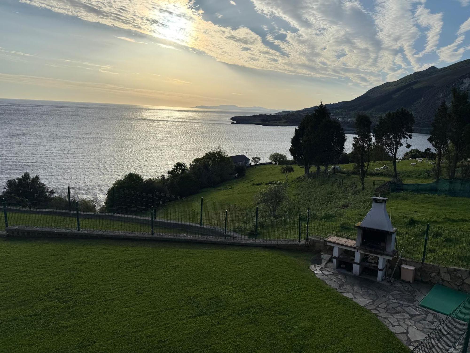 Villa La Ballena De Sonabia Orinon Exteriör bild
